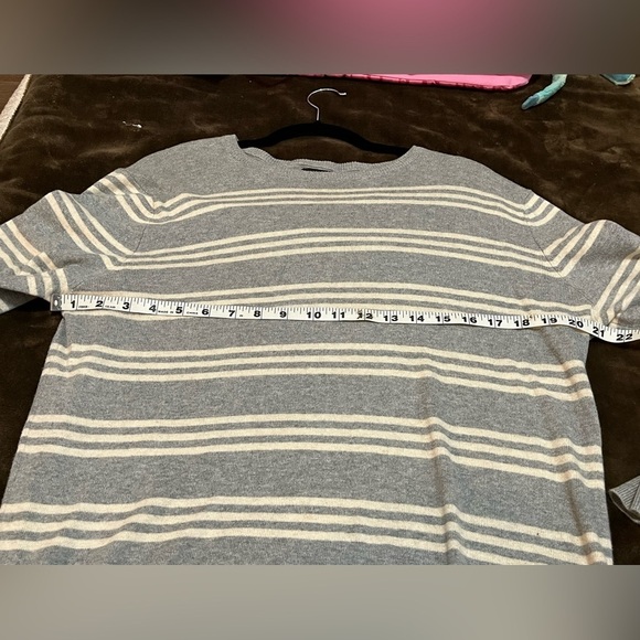 J. Crew Gray and White Striped Crewneck Cashmere Blend Sweater Size Medium - Picture 4 of 7